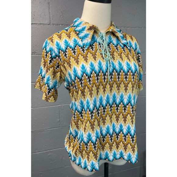Vintage Tops - Vintage 60s Psychedelic Chevron Novelty Knit Short Sleeve Shirt Lace Up Med